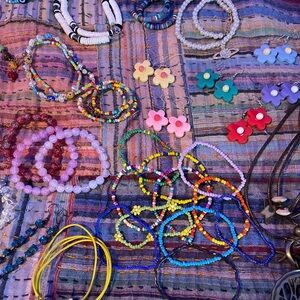 MASS COLORFUL JEWELRY BUNDLE (33 PIECES!)
